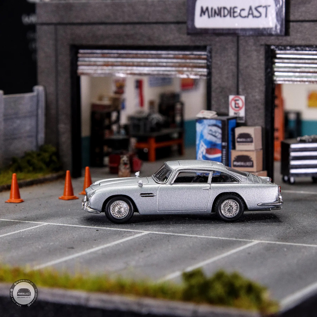 Aston Martin DB5 “Thunderball” / English Blister Packaging by Mini