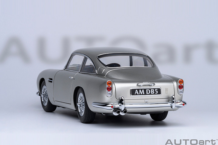 James Bond 007 - Aston Martin DB5 (Birch Silver) 1/18 scale