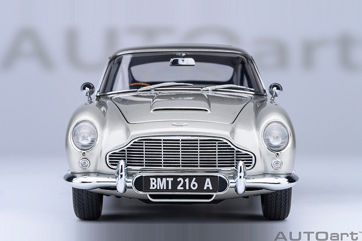 James Bond 007 - 1/18 Scale DieCast Goldfinger Aston Martin DB5