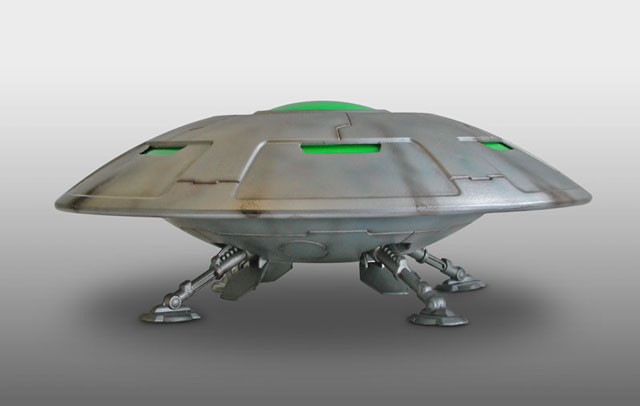 エリア51金属製アダムスキー型UFOジオラマ