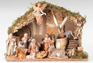 Fontanini Nativity set with 11 pieces and a stable. 