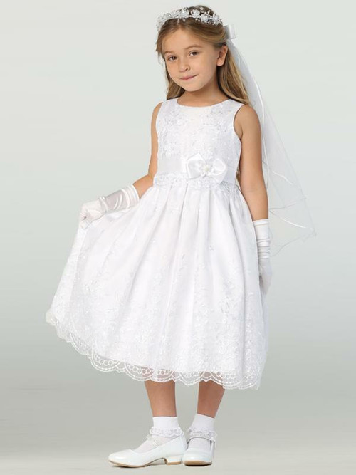 Embroidered organza dress with satin ribbon trim
Tea-length
Made in U.S.A.
Accessories are sold separately
3 Dress Limit Per Order