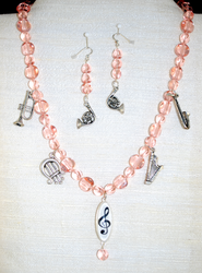 Front view of necklace set
