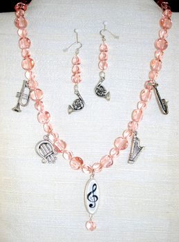 Front view of necklace set