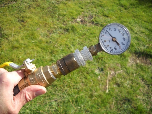 Pressure Gauge reads 33 lbs pressure-gauge-on-input-pipe-reads-33-lbs.jpg