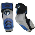 Tron Evo Senior Hockey Elbow Pads
Covered hard caps
Hinged bicep guard with poly insert
Dome protection in bicep guard
Poly reinforced forearm wrap
Anchor wrap strap across elbow joint
Segmented bicep guard
TRON Thermal liner
Comfort foams