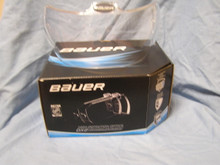 The Bauer HDO Deluxe (DX2) Replacement Shields fit in the FX50, DX100, X100, X200, and the HDO Deluxe shield.  The HDO Deluxe replacement shields have replaced the RX2 replacement shields.  The HDO Deluxe replacement shields feature optically superior, spherical lens for great clarity.

Model Number: 1039805
Compatibility: Compatible with most certified hockey helmets