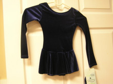Mondor Model 2826 Girls Skating Dress
Long sleeve velvet dress with intricate back and full skirt. Fully lined front and back. Matching hair tie included.
90% polyester, 10% lycra (r) spandex