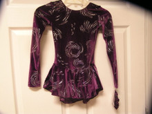 Mondor Model 2723 Velvet Skating Dress

Glitter motif velvet dress, classic skirt, hair tie included. 