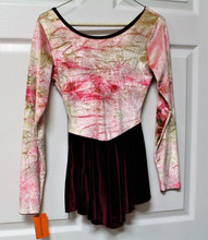 Duck Crossing A81359 Velvet Skating Dress

Color Rose
Bow on back of Dress
Full Skirt