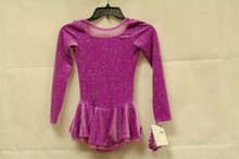 Mondor Model 2762 Girls Skating Dress

Description:

Shiny printed velvet dress
Mesh neckline
Classic skirt doubled with mesh
Shelf bra
Hair tie included
Fabric:

90% polyester, 10% elastane
Mesh: 82% nylon, 18% elastane