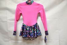 Mondor Model 4423 Polartec Skating Dress

Polartec® long sleeve dress.
Solid color body, printed skirt, cuff and collar, zipper closing.
Hair tie included
Fabric:

53% polyester, 38% nylon, 9% Lycra® elastane
Print: 80% polyester, 20% elastane