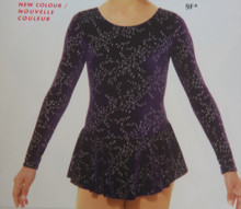 Mondor Model 2767 Girls Skating Dress

Description:

Glitter velvet dress, long sleeves
Little design at back
Hair tie included
Fabric:

90% polyester, 10% elastane