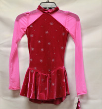 Mondor Model 2764 Girls Skating Dress

Glitter velvet dress, Mock neck with snaps, Mesh sleeves and shoulders, hair tie included
Fabric: 90% polyester, 10% elastane, Mesh: 82% nylon, 18% elastane 