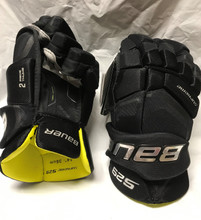 Bauer SUpreme S29 Sr Hockey Gloves
Description
LEVEL – Performance

FIT – ANATOMICAL

KEY UPGRADES – Improved anatomical fit, Hyper Sense finger liner, THERMO MAX liner, Molded Chrome BAU ER logo

BACKHAND – Anatomical fit with dual density foam + Poly insert

FINGERS – 2-Pieces index fingers with mid density foam + Poly insert

THUMB – Patented 2-pieces flex thumb

SHELL – Pro nylon mesh and cable mesh

CUFFROLL – Molded cuffroll with segmented cuff

PALM – QUATTRO Pro Palm Powered by AX SUEDE™ with full overlay