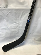 Bauer I200 Junior Street Hockey Stick

Level PerFormance

Features and Technology

Performance - Multi-ply Birch shaft is lightweight

Durability - Nylon Blade is strong and stiff - good for rough surfaces

Advantage Ideal stick for street or ball Hockey

Junior 50 " 

Flex 52

Pattern P92