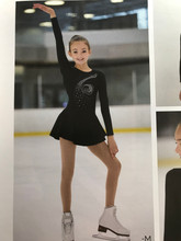 Mondor Model 2611 Essential Skating Dress

Features 

Shiny Nylon Dress

Sequins Applique in the front

Hair Tie Included