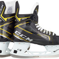 CCM Super Tacks 9370 Senior Hockey Skates

The Super Tacks 9370 hockey skates offer some of the technologies that are part of the high-end Tacks skates, but at a mid-price point.
Synthetic Composite MettaFrame Tech for a superior fit
HD Microfiber Liner with DuraZone Abrasion protection for protection and durability
CCM Ortholite Footbed for comfort and support