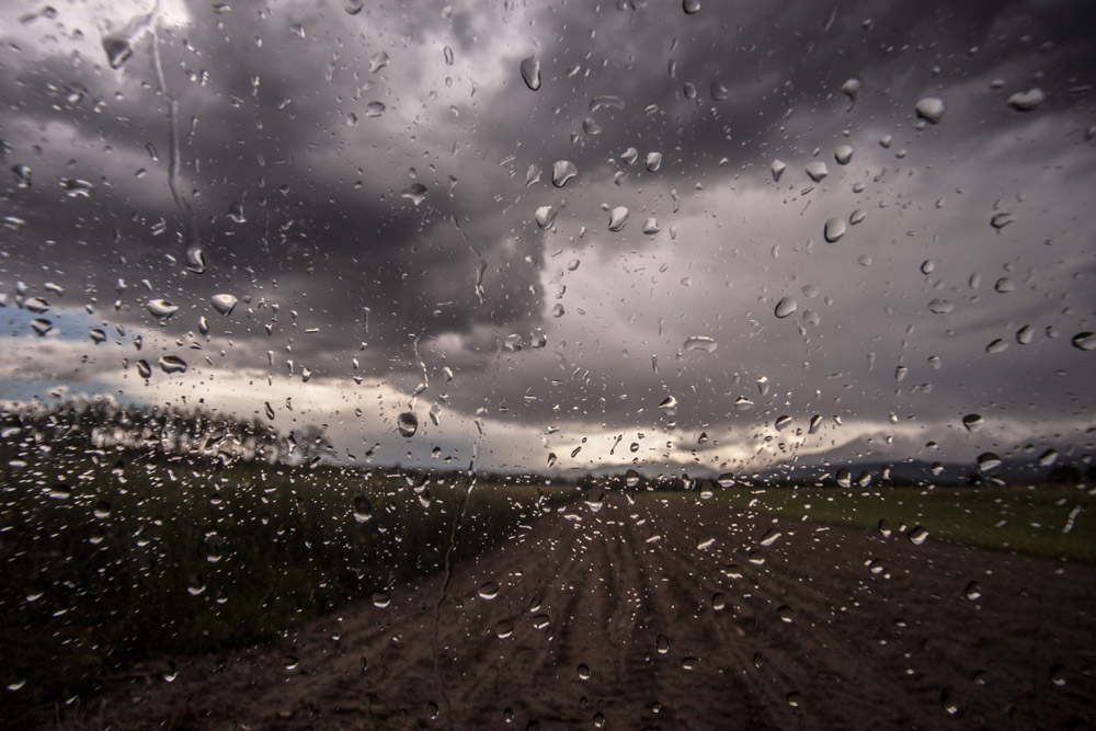 car-drops-of-water-glass-rain-1553-aml.jpg