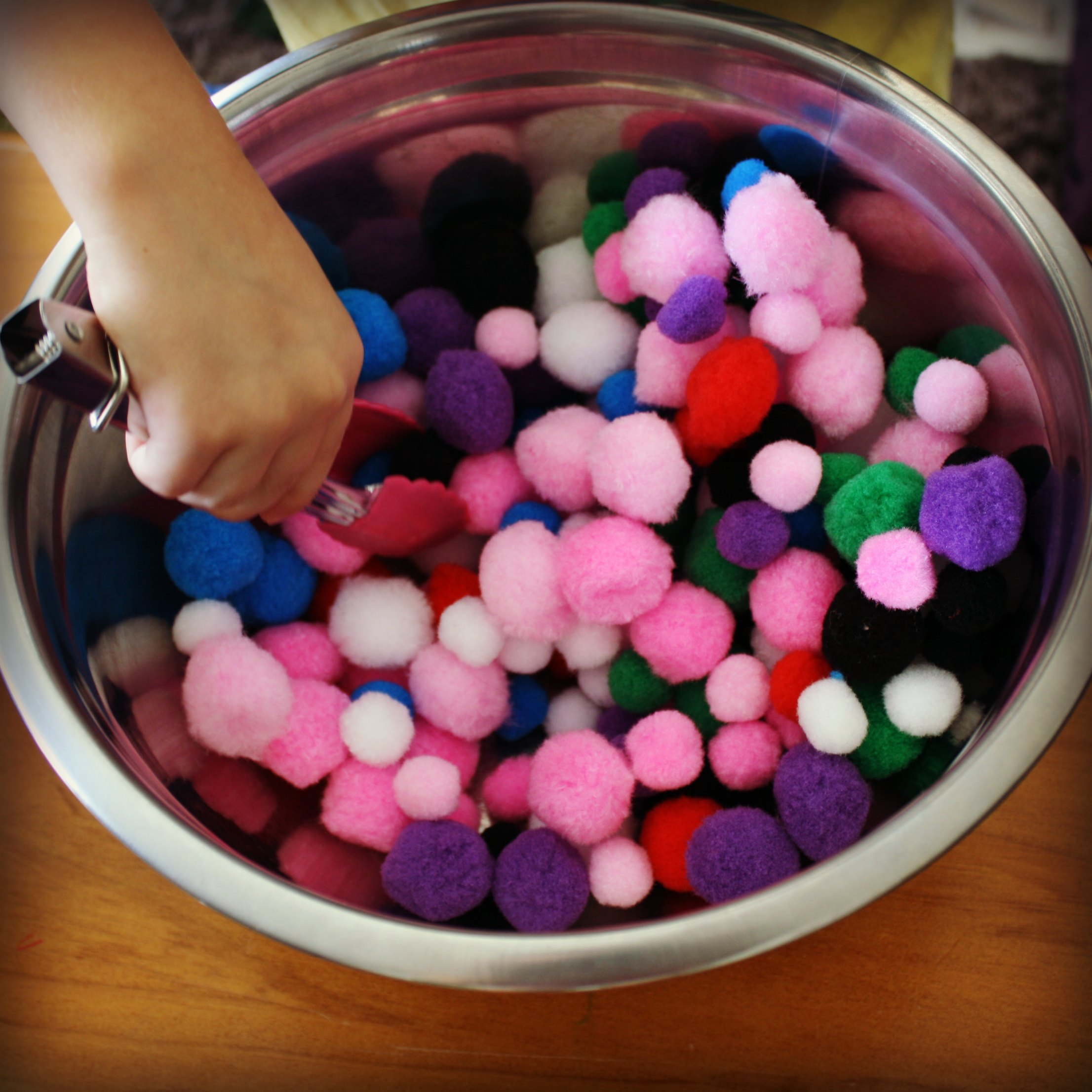 The Super Simple Pom Pom Game - Kids Eye Gear