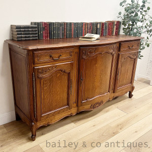 A Vintage French Louis XV Style Oak Buffet Sideboard Marquetry Top - D086