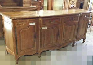 An Antique French Louis Style Shaped Buffet Sideboard - E182