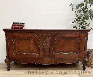 A Vintage French Louis Style Oak Cabinet Ideal for Television or Seat - D093