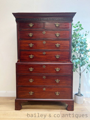 An Antique English Georgian Period Eight Drawer Mahogany Chest on Chest - E192