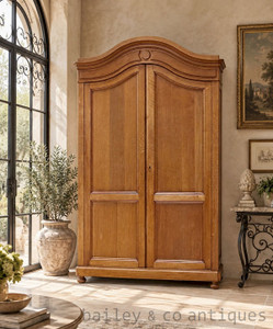 An Antique French Provincial Louis Style Oak Armoire with Domed Bonnet Top - G080