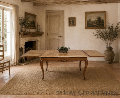 An Antique French Louis XV Style Parquetry Oak Extension Dining Table – Early 20th Century - G027