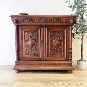 An Antique French Renaissance Revival Carved Oak Buffet - G046