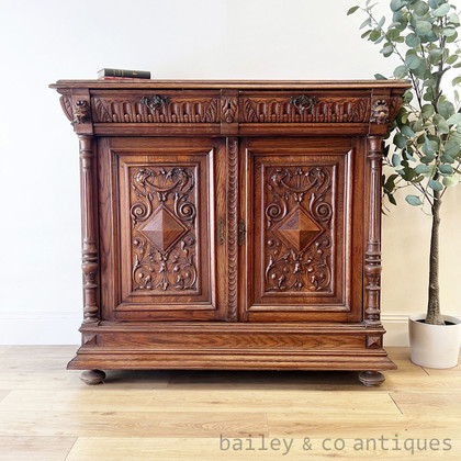 An Antique French Renaissance Revival Carved Oak Buffet - G046