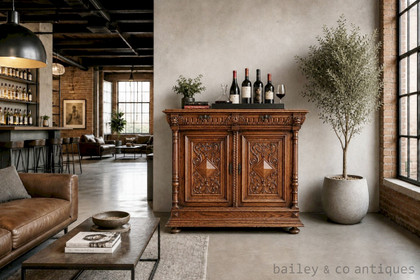 An Antique French Renaissance Revival Carved Oak Buffet - G046