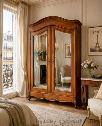 An Antique French Walnut Domed Top Mirrored Armoire - D096