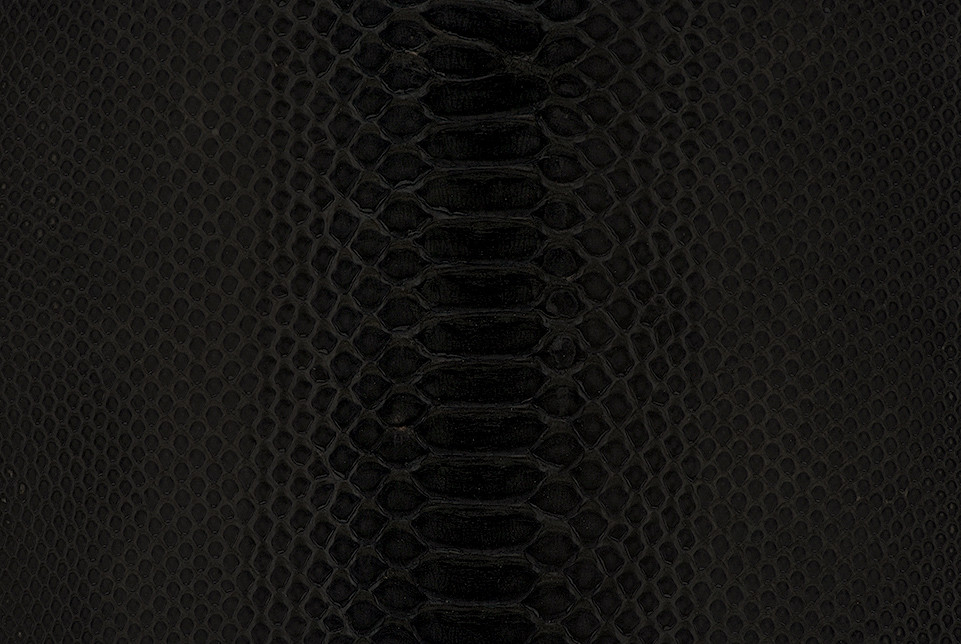 Python Skin Short-Tailed Suede Black - Short