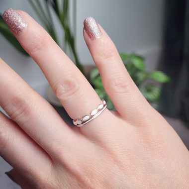 shown with the sterling thin band