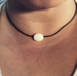 oval pearl leather necklace