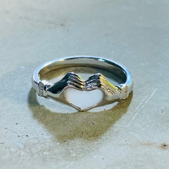 heart hands ring