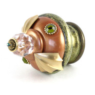 Finial Birdie in amber and jade with gold metal accents and olivine crystals