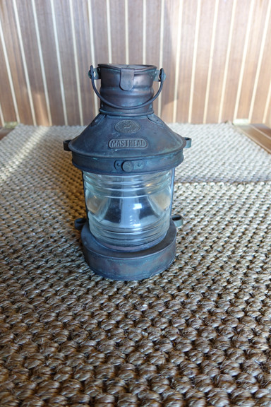 tung woo masthead lantern