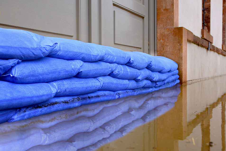 ultra-aqua-bags-sandless-sandbags-for-water-barrier-pack-of-15