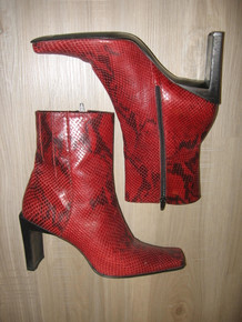 Vintage Nine West MONROE Red Black Snake Print Finish Leather Upper Above Ankle high Fashion Heel Fashion Grunge Goth Boho Zipper Boots