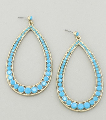 Turquoise Cabochan Teardrop Earring

Color: Turquoise

Length: 3 1/4 inches long