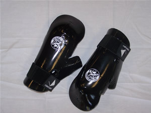 Our Sparmaster series is the best sparring gear you will ever own. It is engineered for maximum durability and specifically designed for safety. The chop has enclosed thumb, thicker backfist protection, reinforced stress areas, comfortable finger bar and extends past wrist for support.

Size	Knuckle Width
PeeWee	Up to 3"
Child	3 1/8"
Small	3 3/8"
Medium	3 5/8"
Large	3 ¾"
X-Large	4"