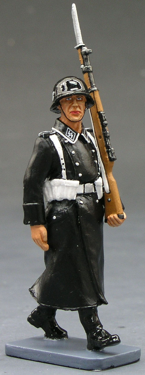 LAH074 Winter SS w/Rifle by King & Country (Retired) - Sager's