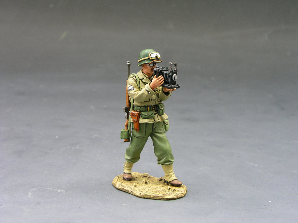 DD244 "US Army Movie Cameraman" by King & Country