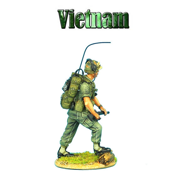 VN007 US 25th Infantry Division Radio Operator with M-16 by First 