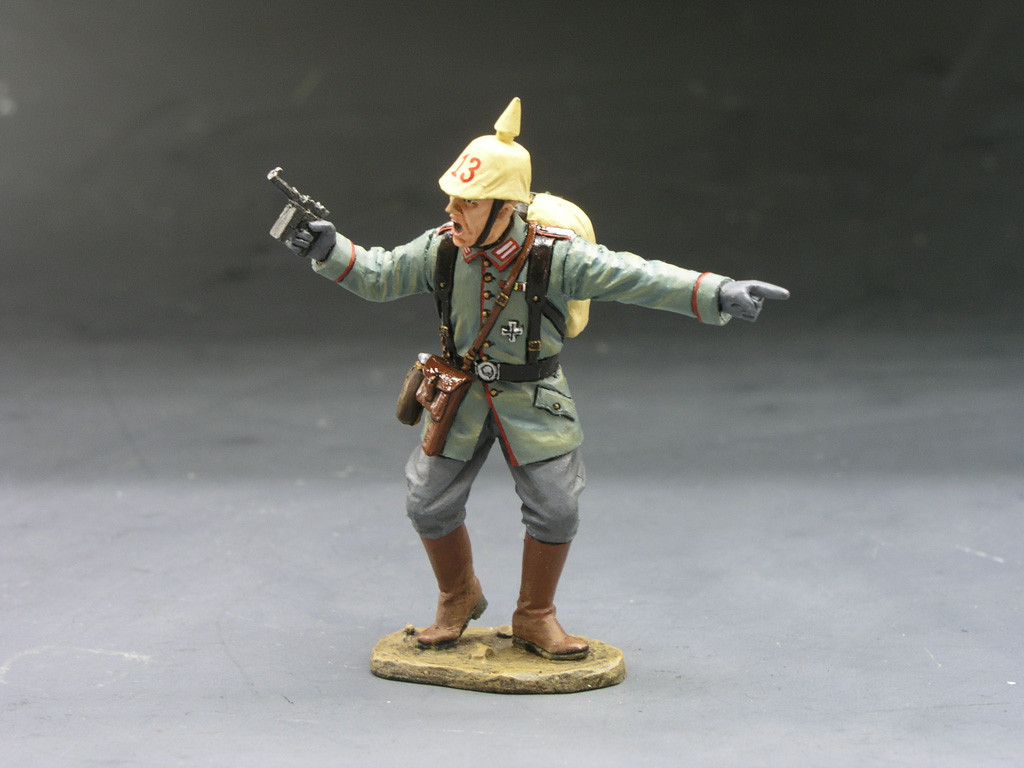 FW074 Officer with Pistol and Sword RETIRED by King and Country