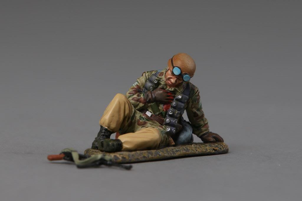 FJ027C. Wounded Fallschirmjager (Desert) by Thomas Gunn Miniatures