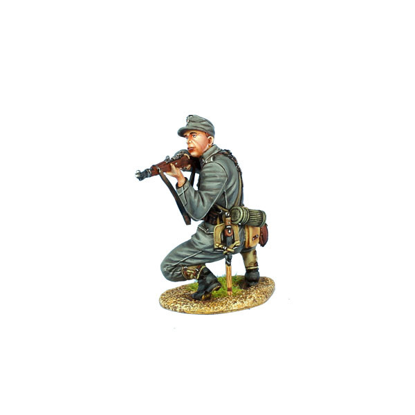 GERSTAL092 German Heer Infantry Low Advancing with K98 Rifle by First Legion 